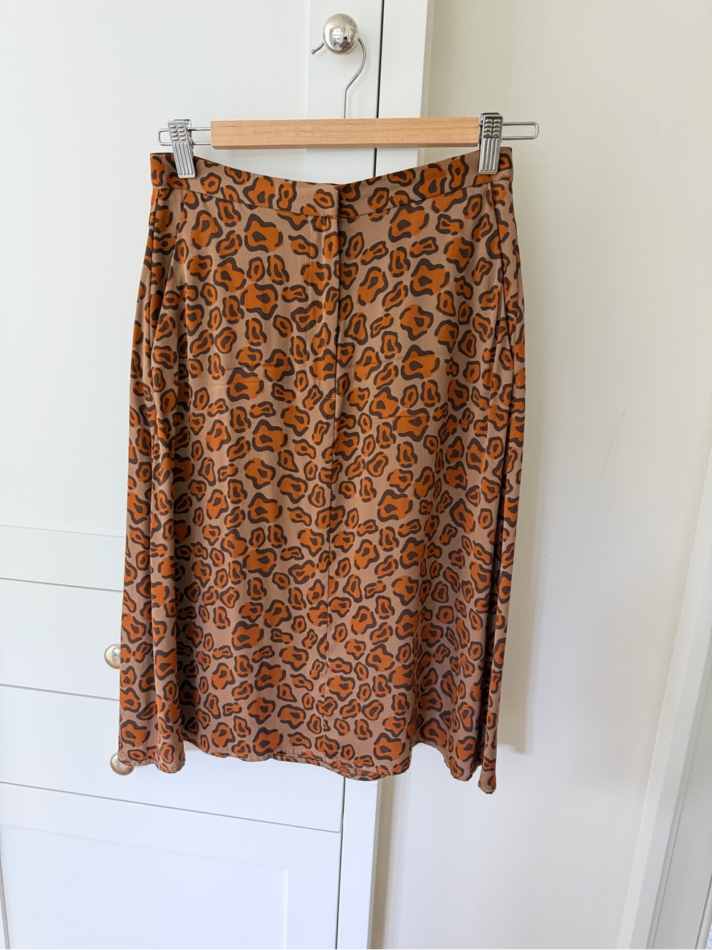 Tucker Leopard-Print Midi Skirt in Stretch Silk in Brown and Tan with Pockets